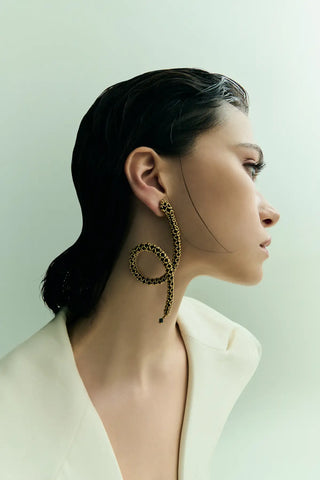 ARETE SERPIENTE NAWI PLATA NEGRO