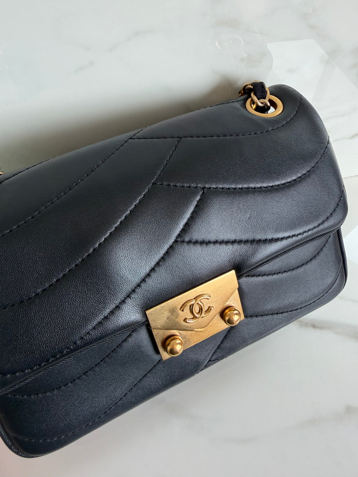 SMALL WAVE PAGODA BAG IN BLACK LAMBSKIN