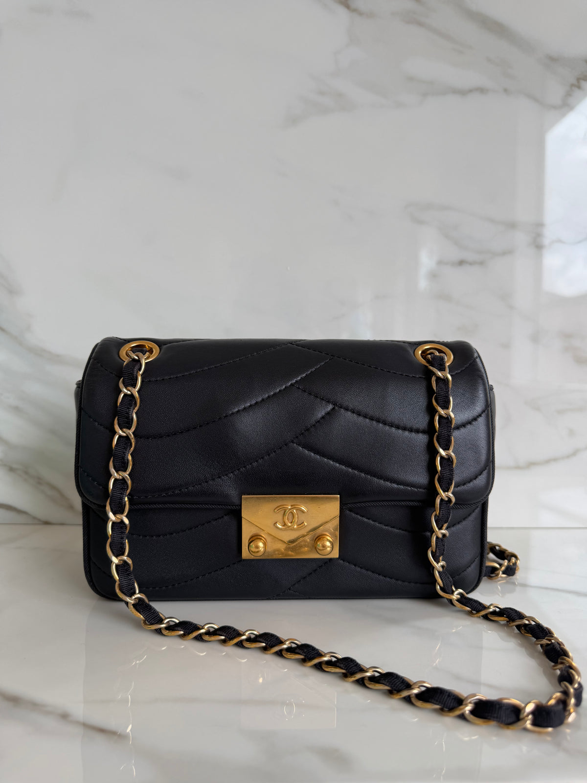 SMALL WAVE PAGODA BAG IN BLACK LAMBSKIN