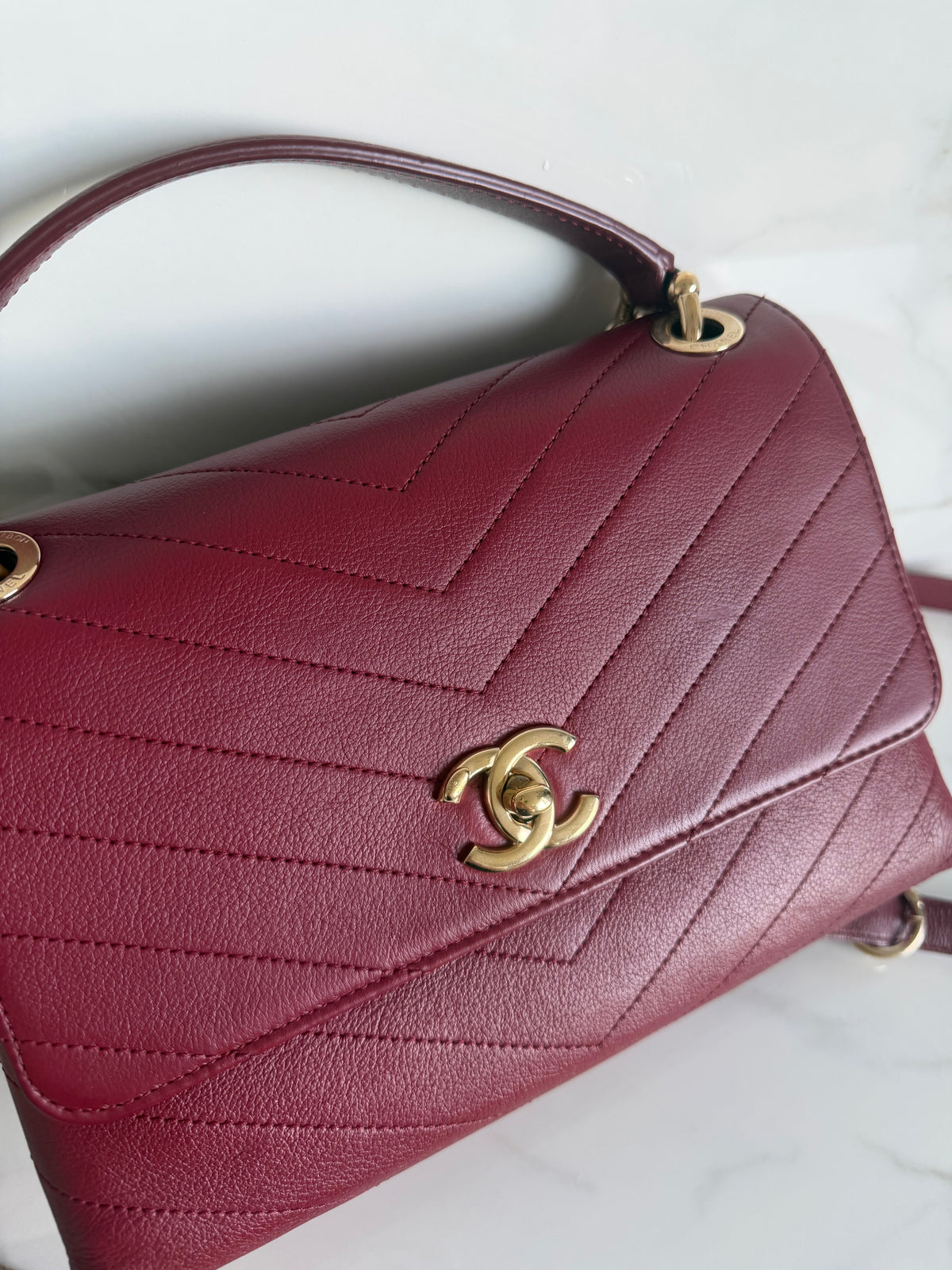 TOP HANDLE CHEVRON BAG IN BURGUNDY CALFSKIN