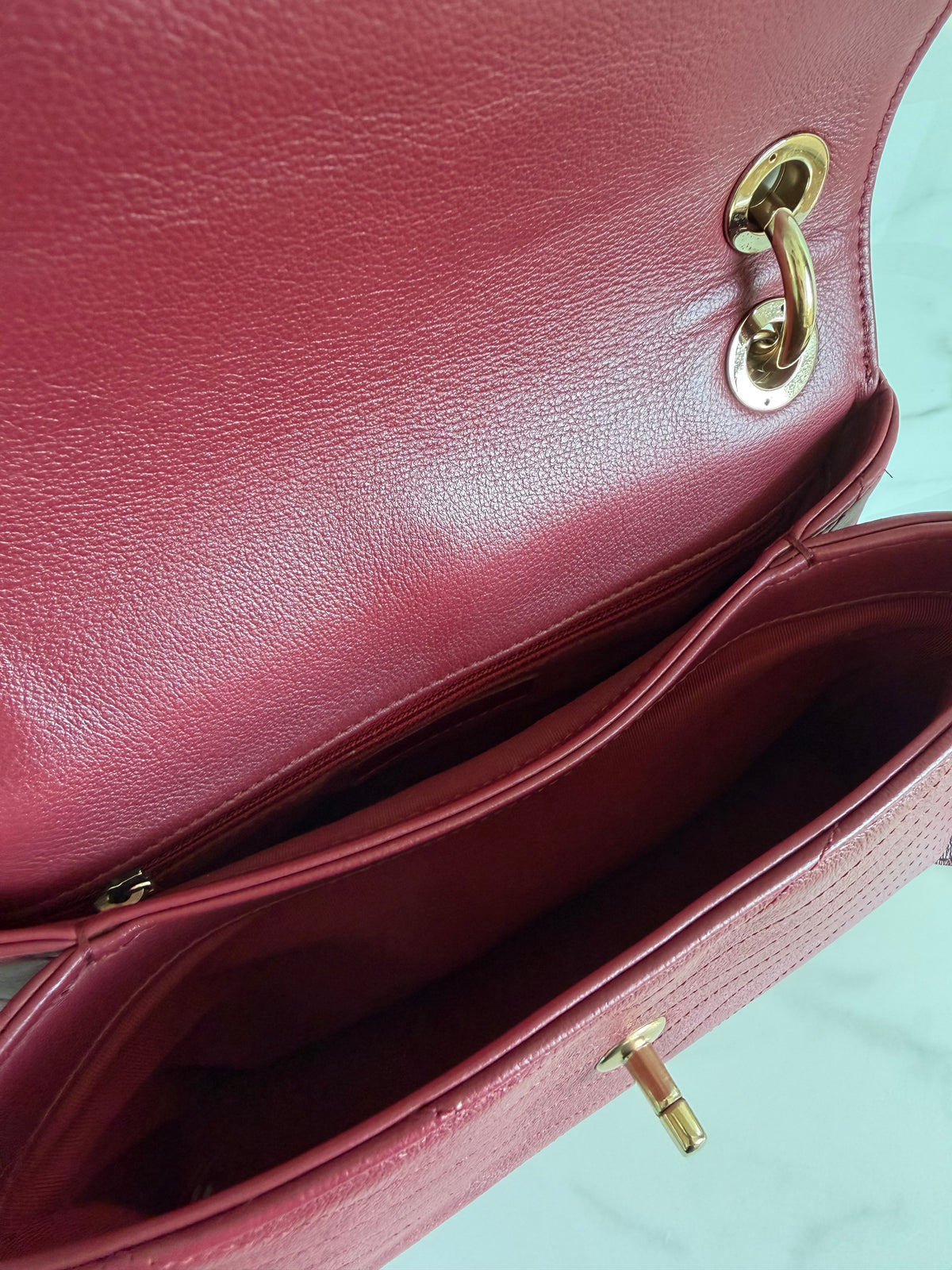 TOP HANDLE CHEVRON BAG IN BURGUNDY CALFSKIN