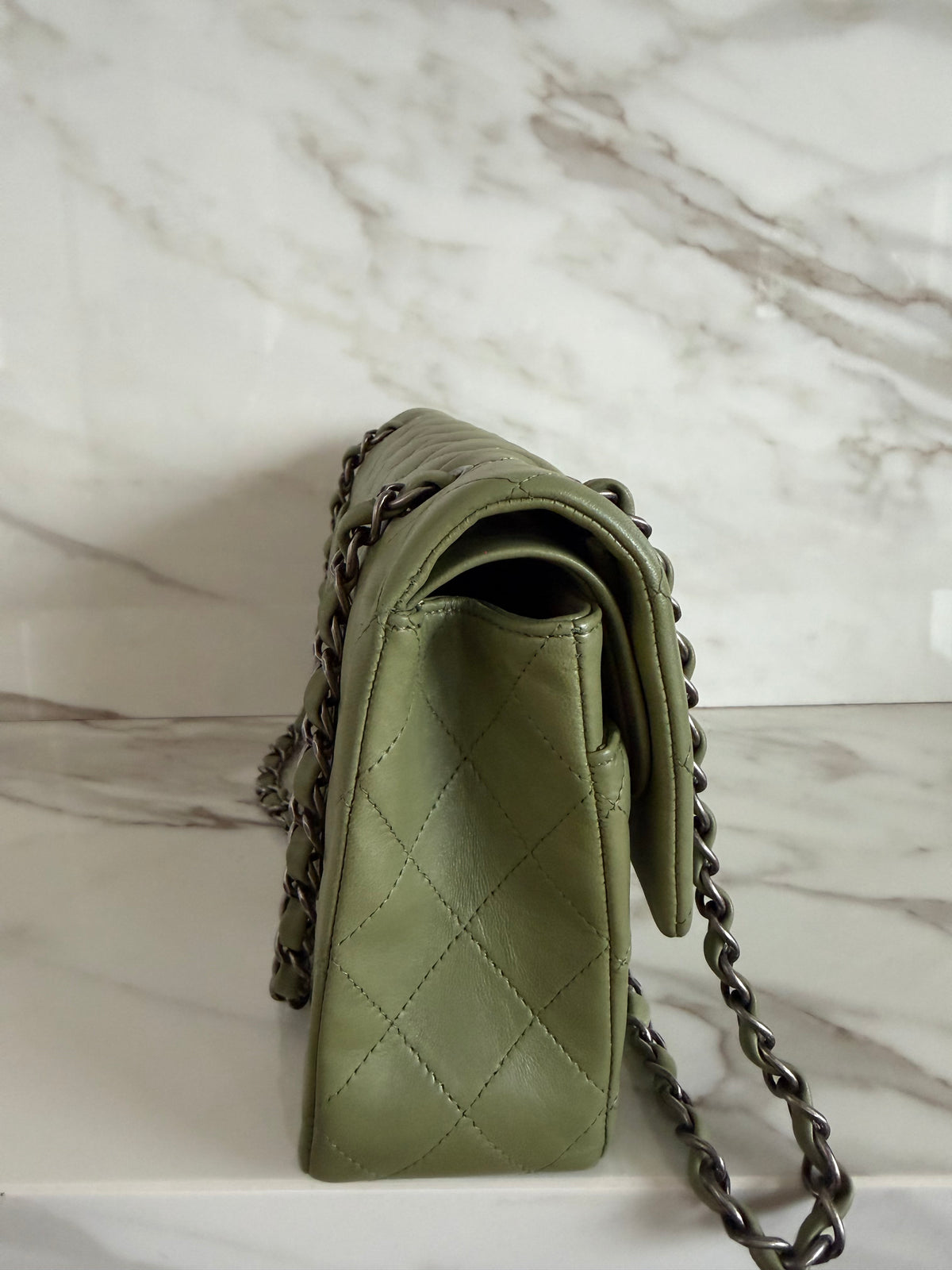 CLASSIC MEDIUM FLAP BAG IN GREEN LAMBSKIN