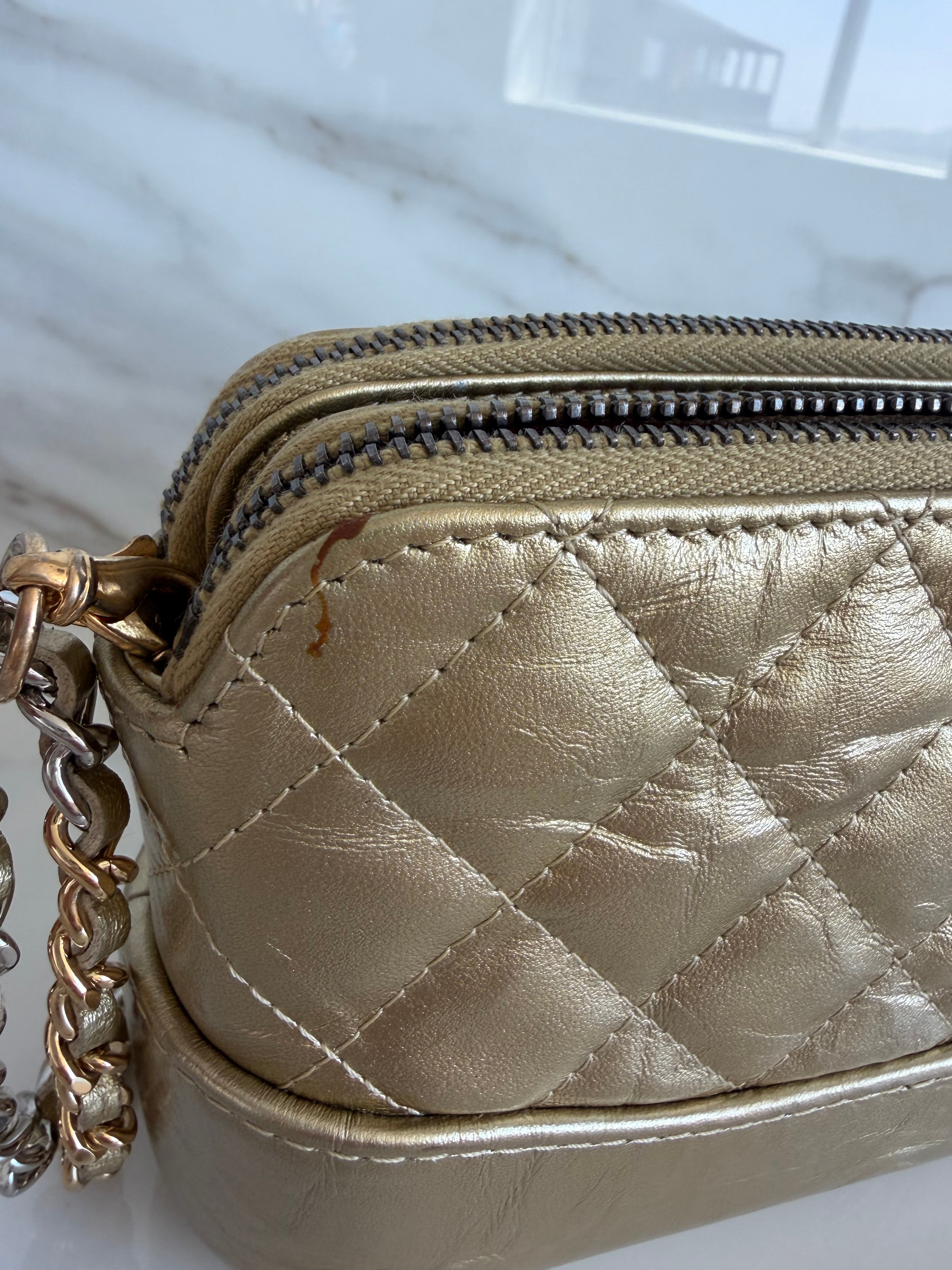 GABRIELLE MINI CLUTCH WITH REMOVABLE CHAIN IN GOLD