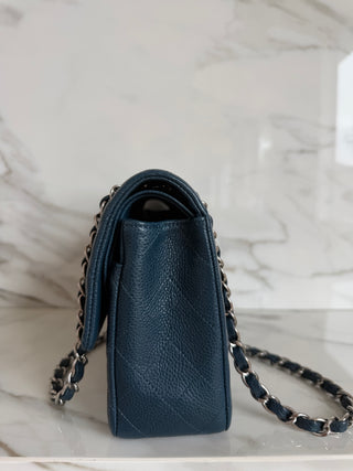 CLASSIC MEDIUM FLAP BAG IN BLUE CAVIAR