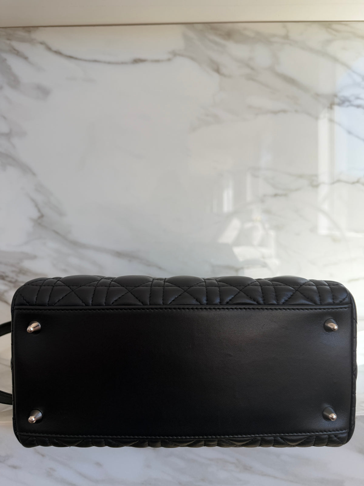 LADY MEDIUM IN BLACK