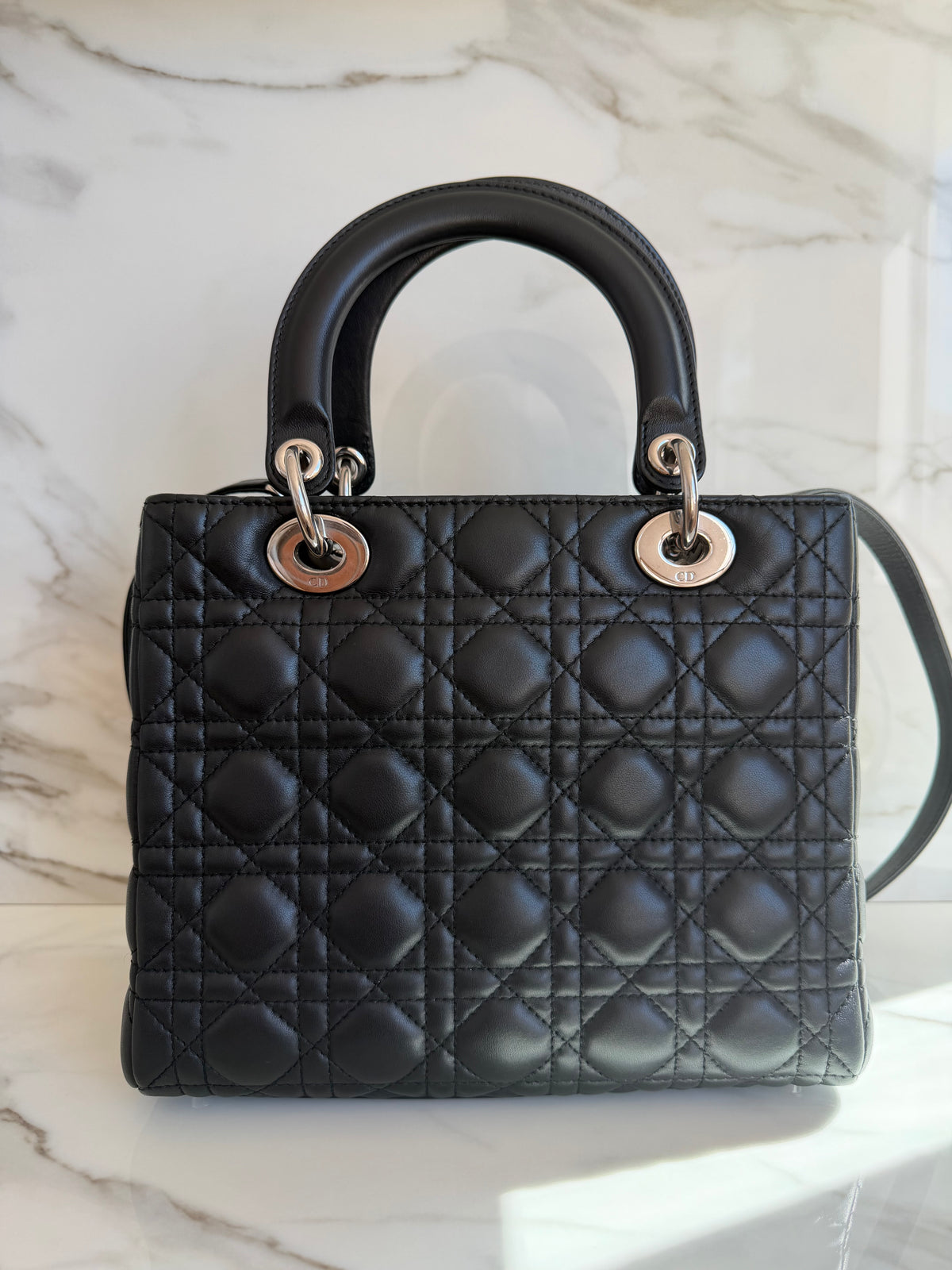 LADY MEDIUM IN BLACK