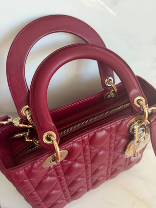 LADY MEDIUM IN DARK RED