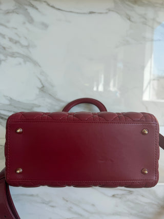 LADY MEDIUM IN DARK RED