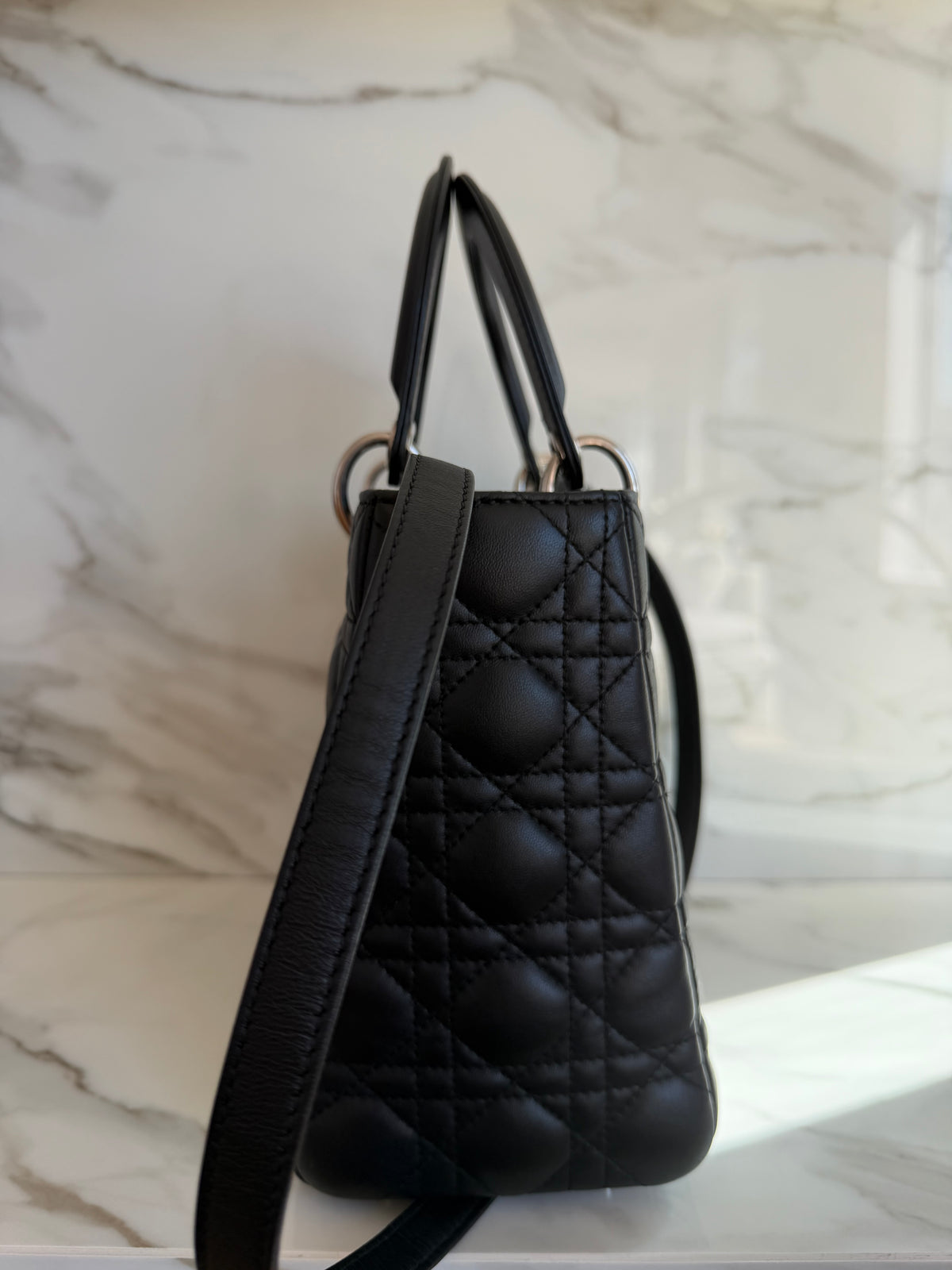 LADY MEDIUM IN BLACK