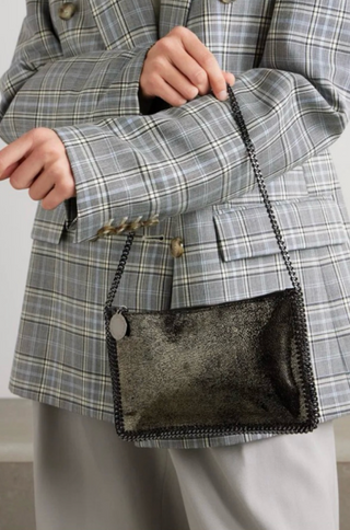Pochette Falabella in iridiscent black