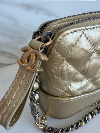 GABRIELLE MINI CLUTCH WITH REMOVABLE CHAIN IN GOLD