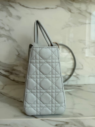 LADY MEDIUM IN BABY BLUE