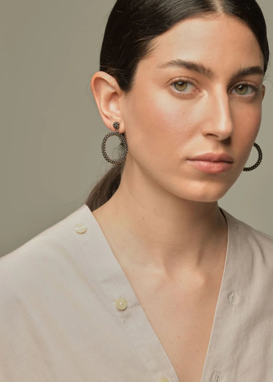 ARETES UN ARO MARTHA ORO GRIS METALICO