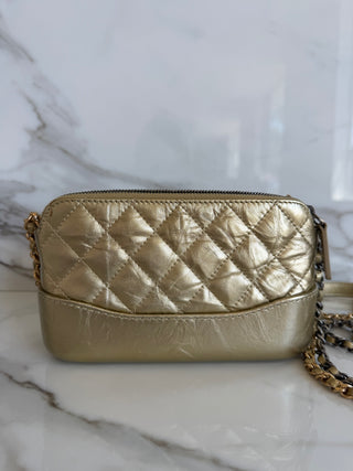 GABRIELLE MINI CLUTCH WITH REMOVABLE CHAIN IN GOLD
