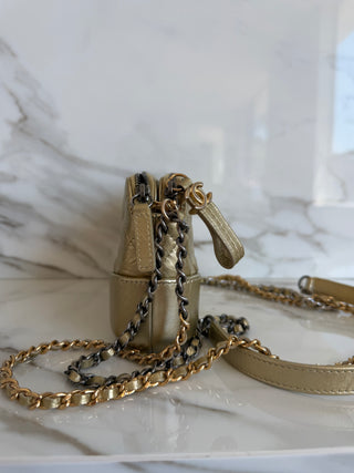 GABRIELLE MINI CLUTCH WITH REMOVABLE CHAIN IN GOLD