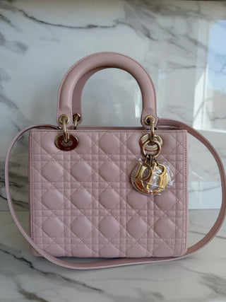 LADY MEDIUM IN BABY PINK