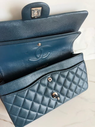 CLASSIC MEDIUM FLAP BAG IN BLUE CAVIAR