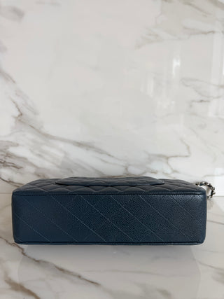 CLASSIC MEDIUM FLAP BAG IN BLUE CAVIAR