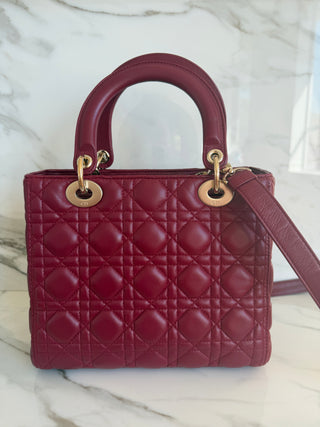 LADY MEDIUM IN DARK RED