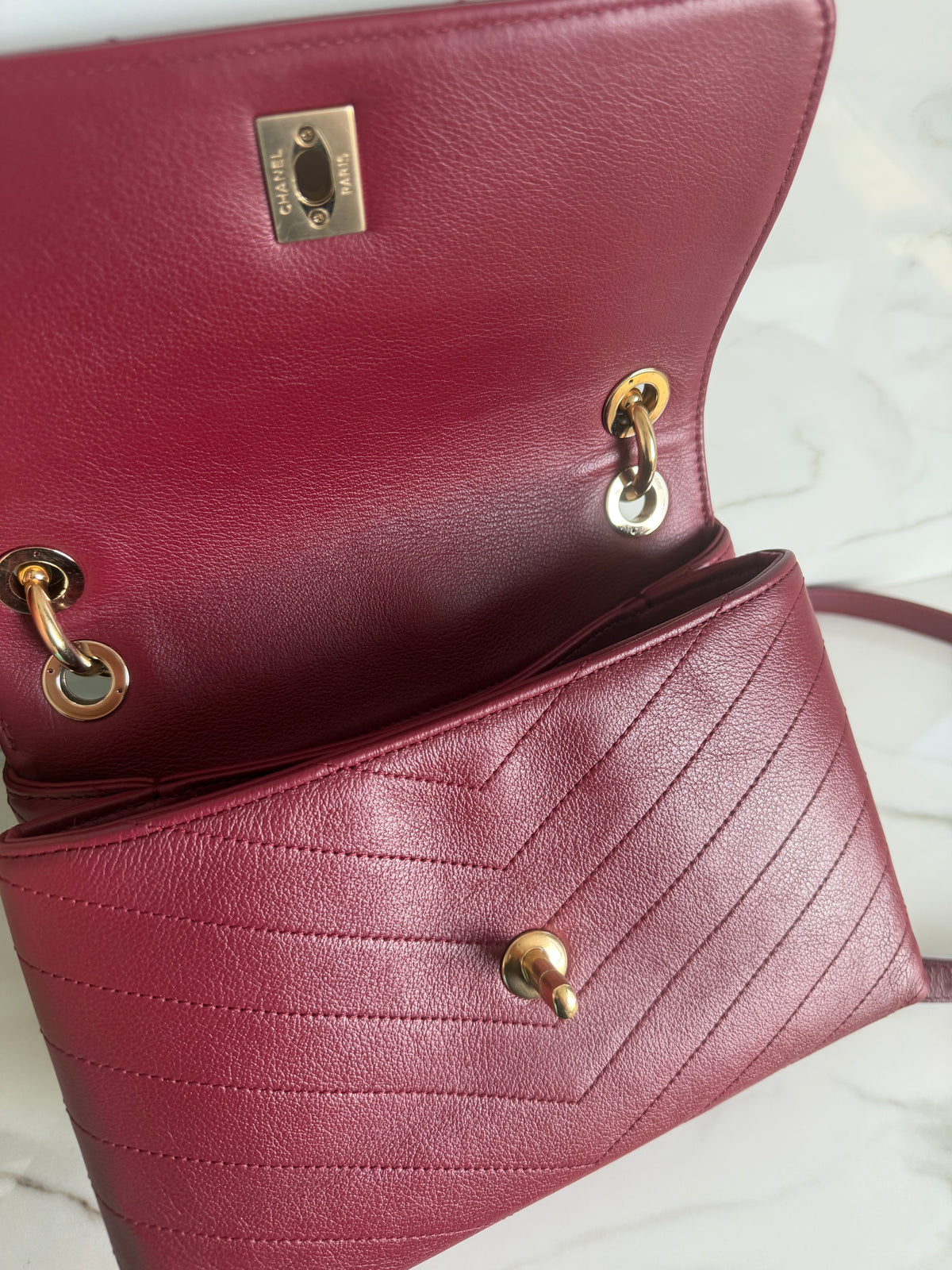 TOP HANDLE CHEVRON BAG IN BURGUNDY CALFSKIN