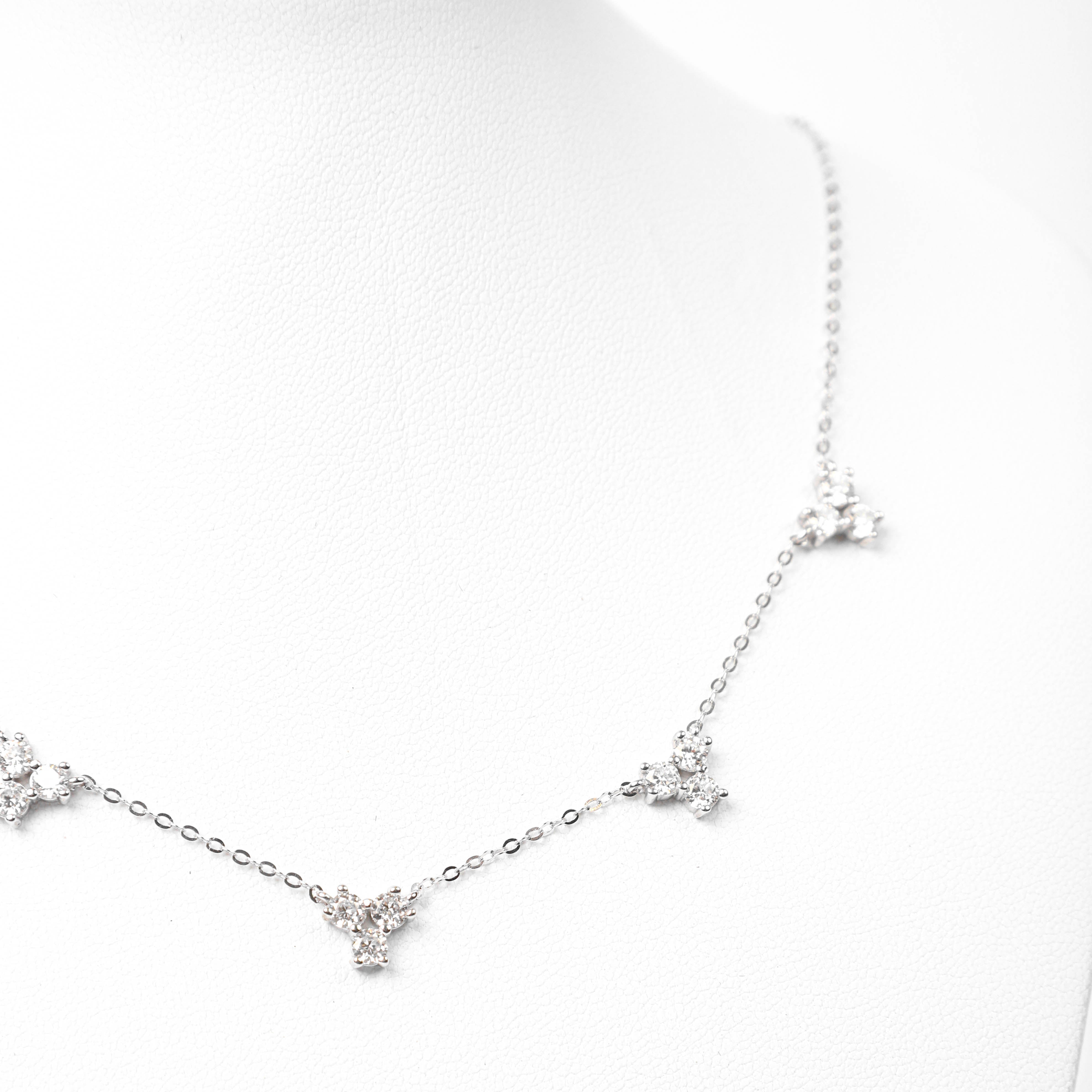 COLLAR DIJE TRÍOS PLATEADO