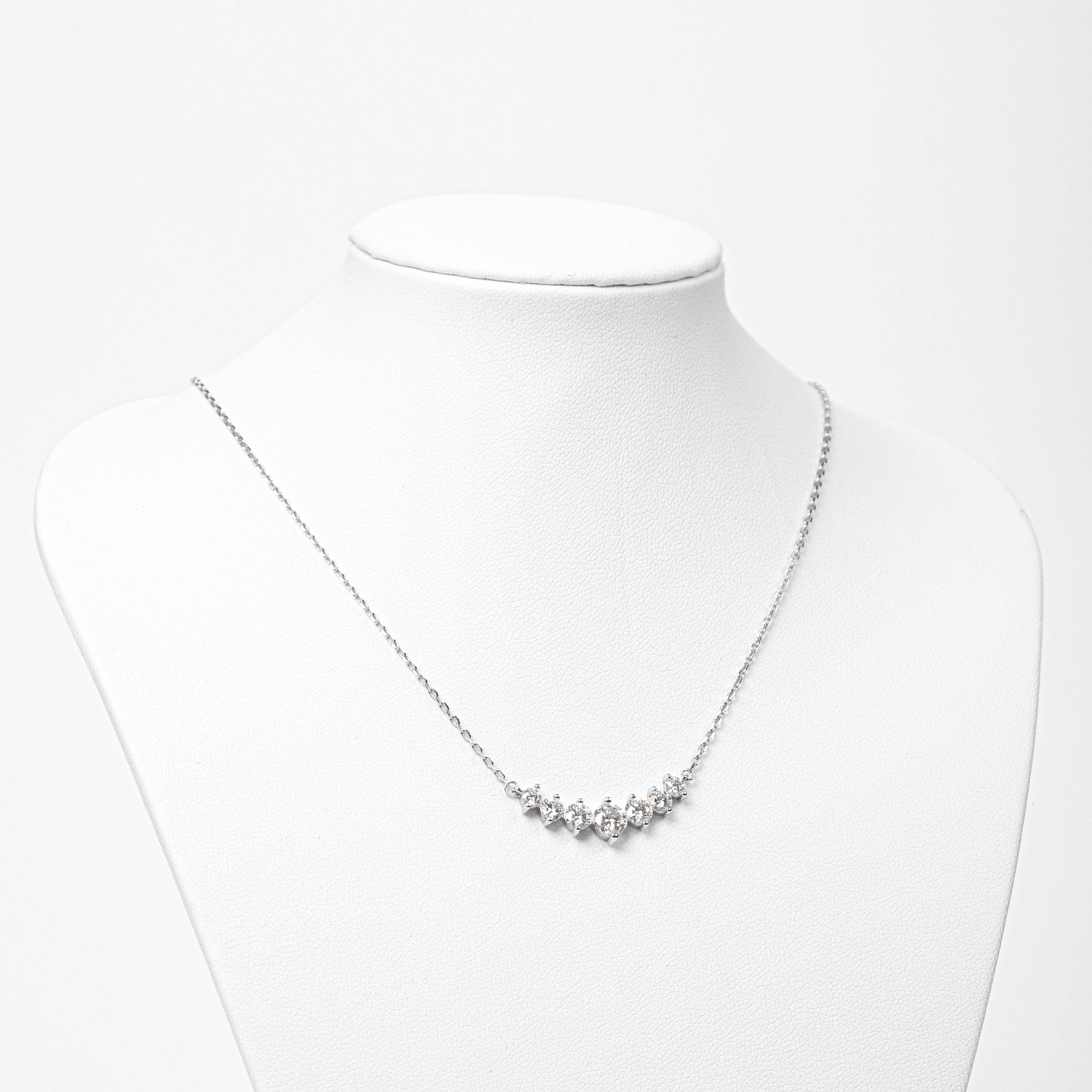 COLLAR DIJE SONRISA CON 7 MOISSANITE PLATEADO