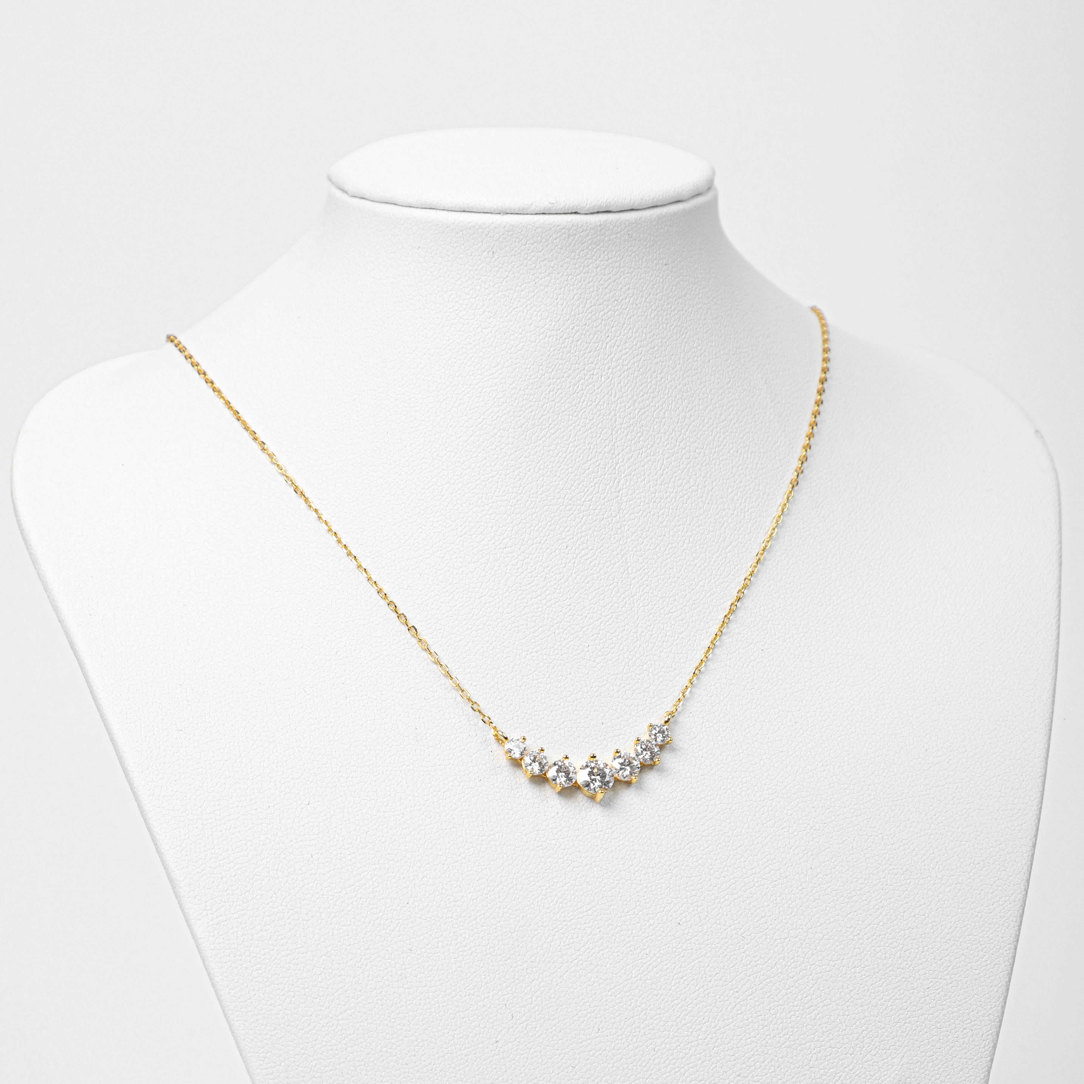 COLLAR DIJE SONRISA CON 7 MOISSANITE DORADO