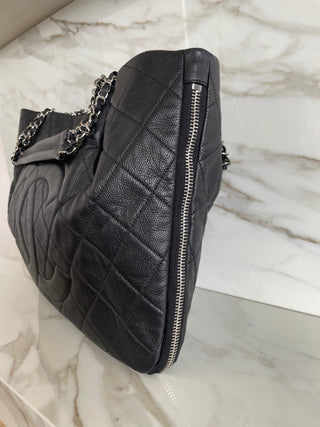 TIMELESS LARGE EXPANDABLE ZIP TOTE