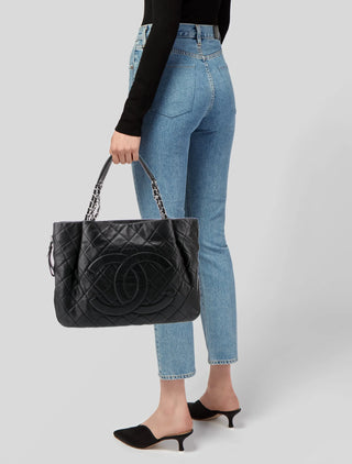 TIMELESS LARGE EXPANDABLE ZIP TOTE