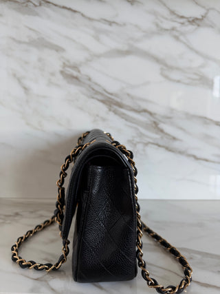 CLASSIC FLAP CAVIAR MEDIUM BLACK BAG