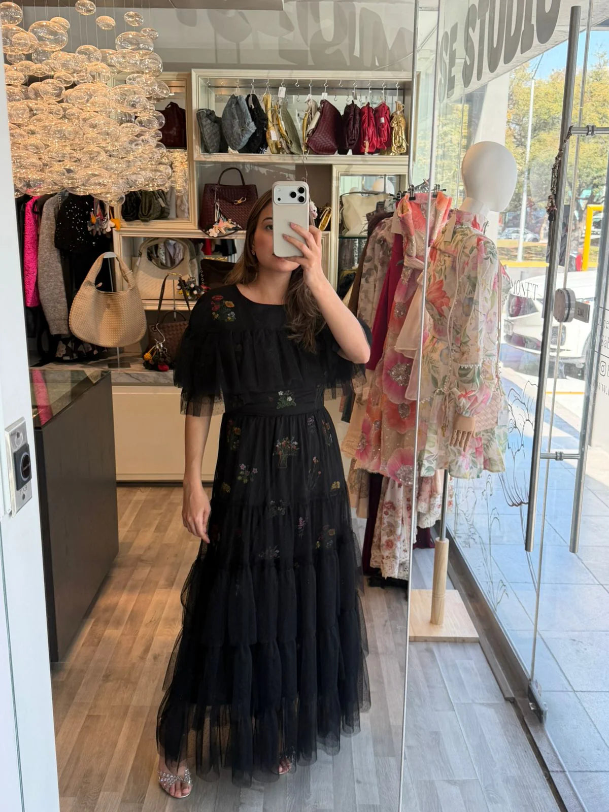Vestido Negro con Flores
