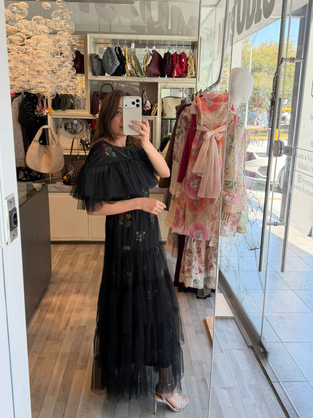 Vestido Negro con Flores