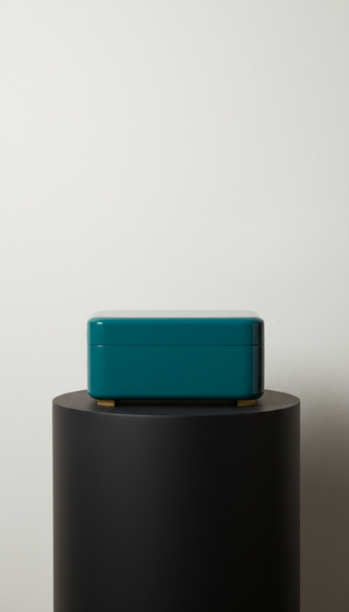 Caja acentuada lacada en azul teal curada