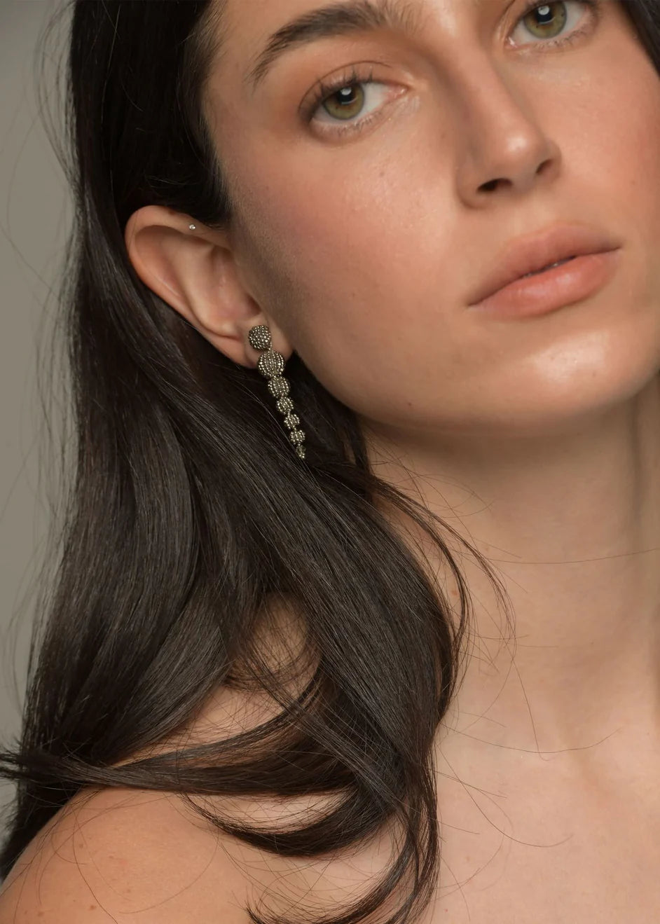 ARETES CASCABEL SERPIENTE PLATINO
